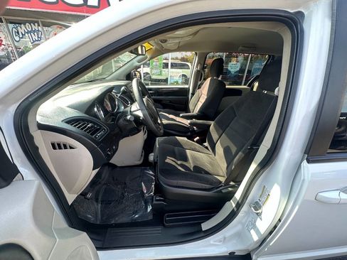 Used 2019 Dodge Grand Caravan SXT w/ Quick Order Package 29G SXT image 15