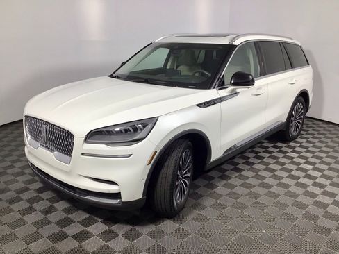 Used 2023 Lincoln Aviator Reserve w/ Equipment Group 201A image 8
