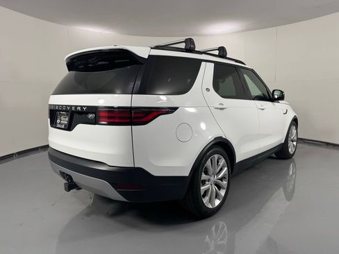 Used 2023 Land Rover Discovery S image 6