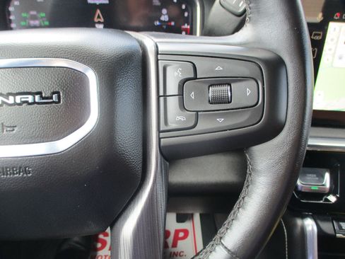 Used 2025 GMC Sierra 2500 Denali Ultimate image 12