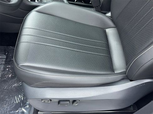 Used 2024 Volkswagen Tiguan SE R-Line image 38