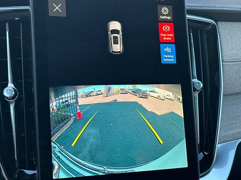 New 2026 Volvo XC90 B6 Core image 17