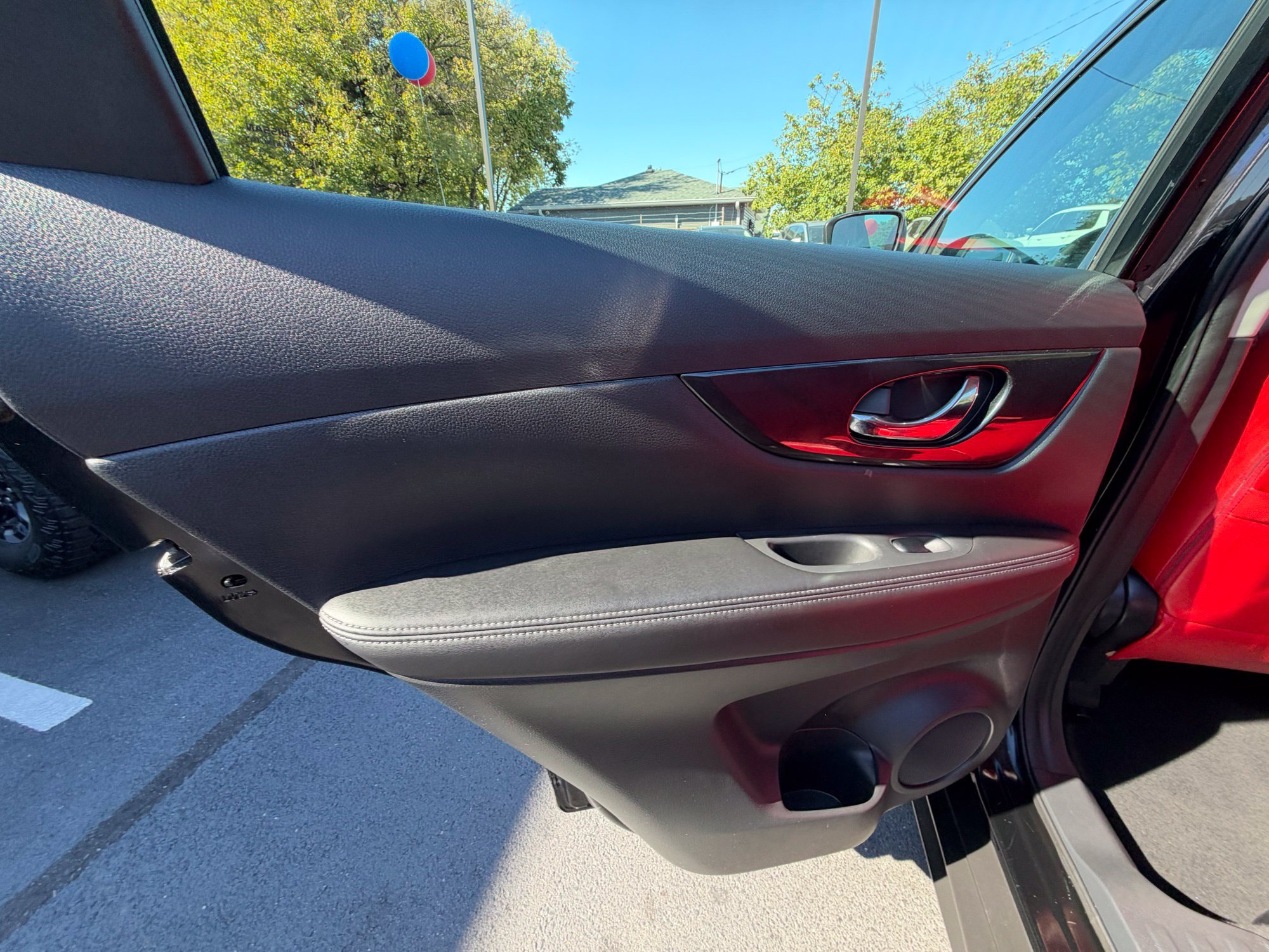 Used 2018 Nissan Rogue S AWD/4WD image 9