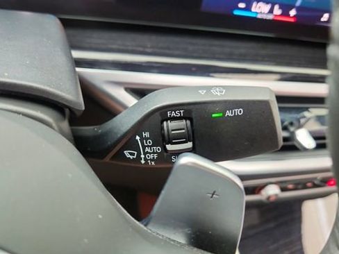 Used 2025 BMW X6 xDrive40i w/ Executive Package image 42