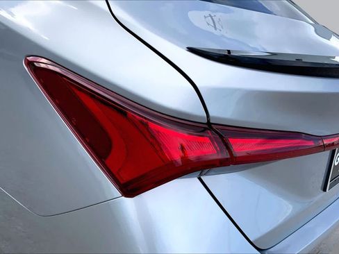 Used 2021 Toyota Avalon Touring FWD image 29