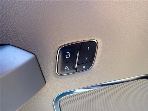 Used 2019 Ford F250 Lariat w/ Lariat Value Package AWD/4WD image 16