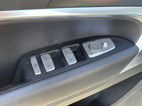 Used 2026 Genesis G70 2.5T RWD image 8