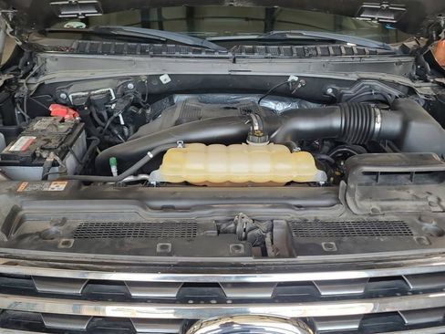 Used 2018 Ford Expedition XLT w/ Equipment Group 202A AWD/4WD image 15