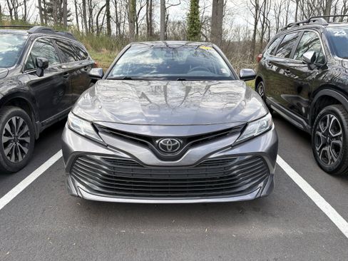 Used 2018 Toyota Camry LE image 2