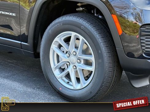 New 2025 Jeep Grand Cherokee Laredo X w/ Luxury Tech Group I image 19