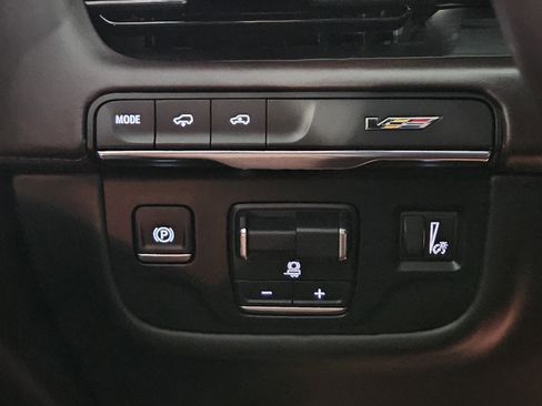 Used 2024 Cadillac Escalade ESV V w/ LPO, ONYX Package image 22