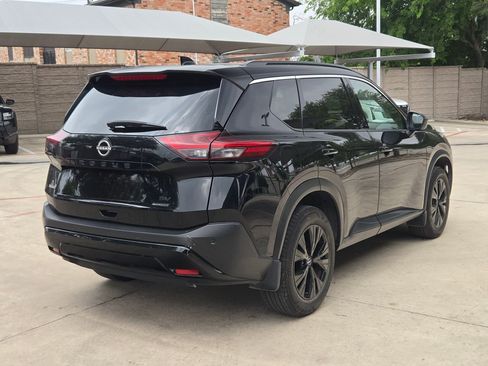 Used 2023 Nissan Rogue SV w/ SV Premium B Package FWD image 3