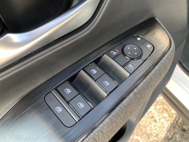 Used 2026 Nissan Kicks SV w/ Interior Electronics Package AWD/4WD image 12