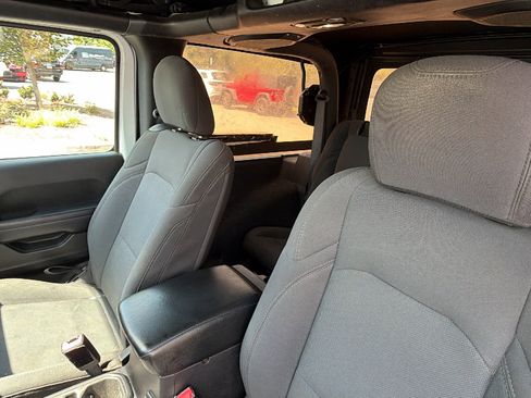 Used 2018 Jeep Wrangler Sport AWD/4WD image 17