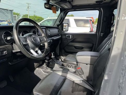 Used 2023 Jeep Wrangler Unlimited Sahara w/ Cold Weather Group AWD/4WD image 19