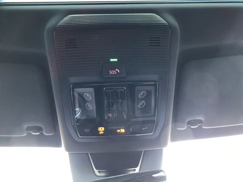 Used 2025 Volkswagen Tiguan SE R-Line image 26