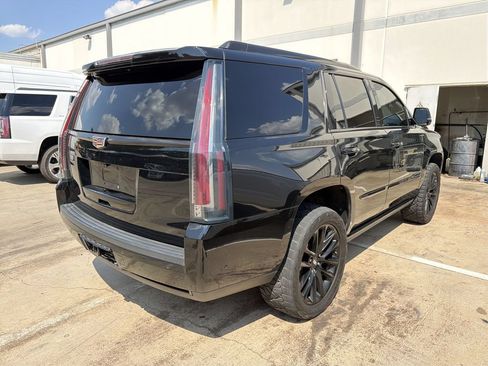 Used 2020 Cadillac Escalade Platinum AWD/4WD image 3