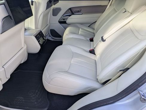 Used 2025 Land Rover Range Rover Long Wheelbase Autobiography image 15