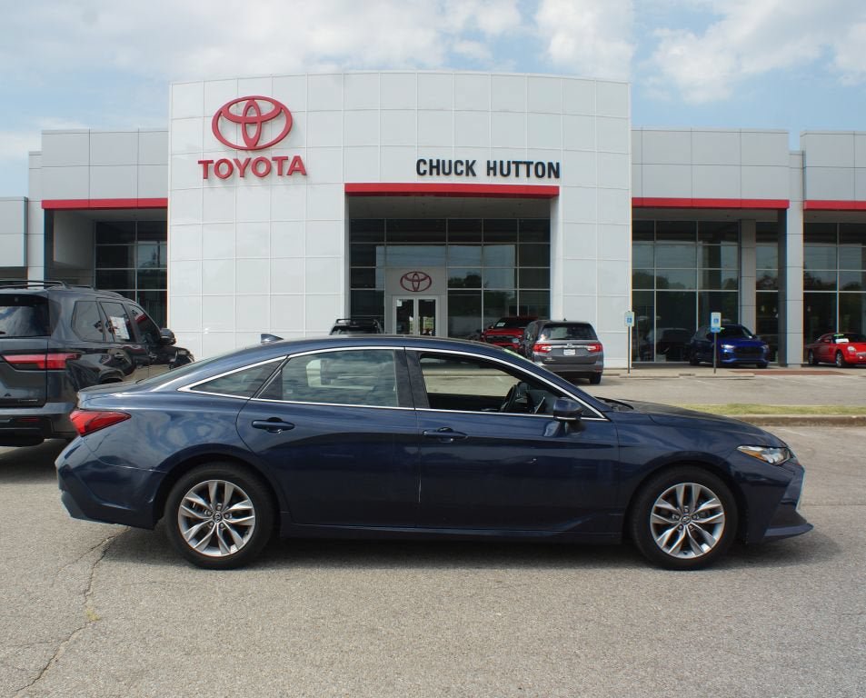 Used 2019 Toyota Avalon XLE w/ Moonroof Package FWD image 1