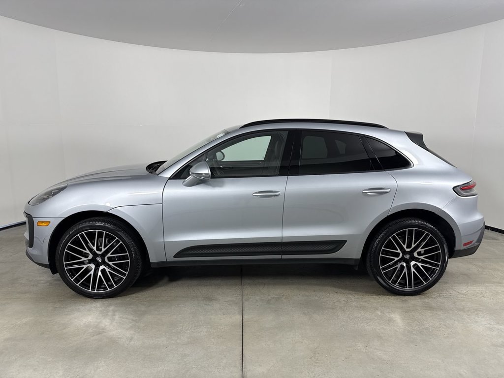 Certified 2024 Porsche Macan AWD/4WD image 2