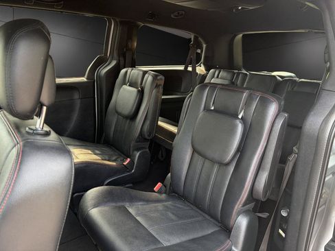 Used 2018 Dodge Grand Caravan GT FWD image 12