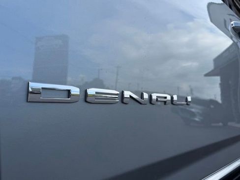 Used 2025 GMC Yukon Denali AWD/4WD image 21