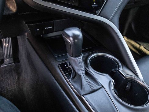 Certified 2021 Toyota Camry SE image 23