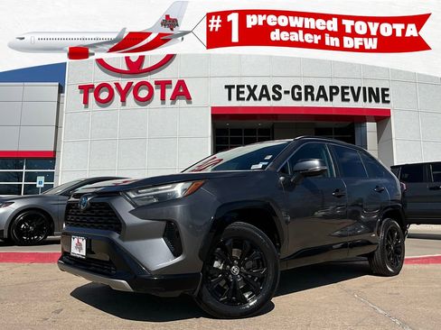 Used 2022 Toyota RAV4 SE w/ Convenience Package image 1