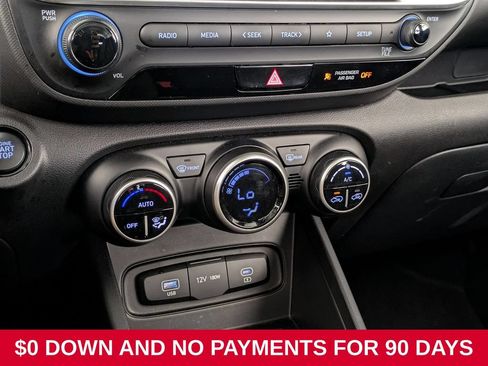 Used 2025 Hyundai Venue SEL FWD image 17