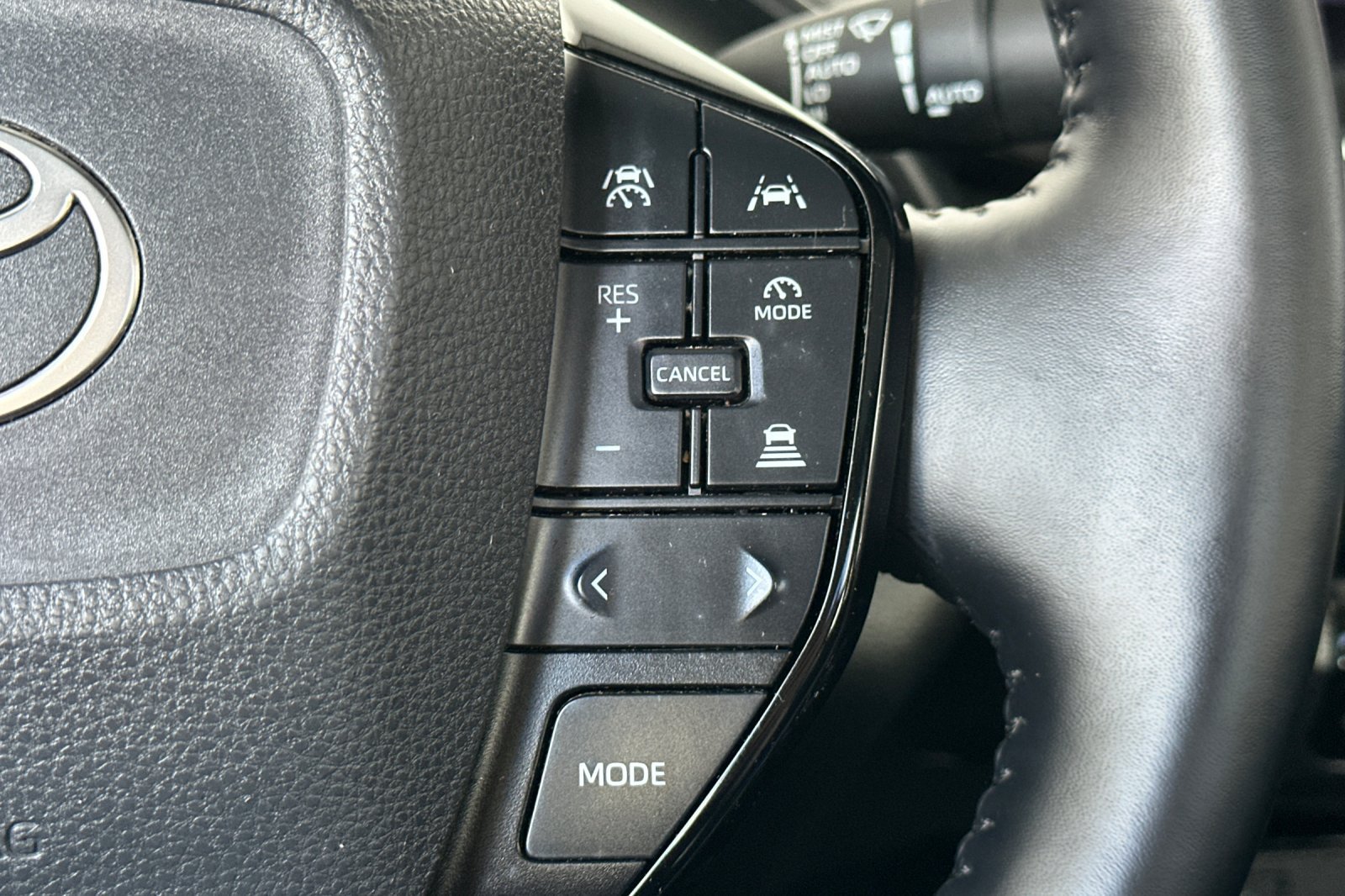 Used 2024 Toyota Prius Limited w/ Limited Premium Package FWD image 33
