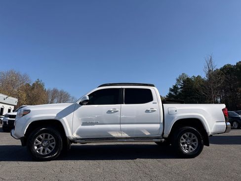 Used 2019 Toyota Tacoma 2WD Double Cab image 2