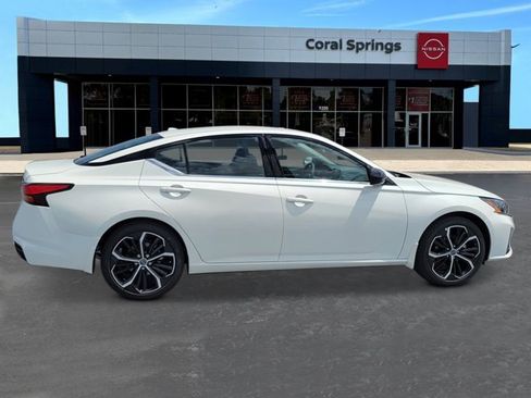 New 2025 Nissan Altima 2.5 SR image 6