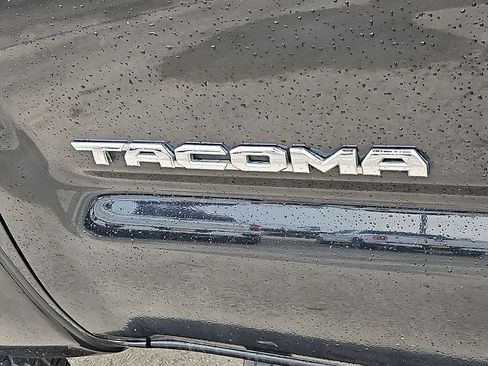 Used 2014 Toyota Tacoma PreRunner w/ SR5 Package RWD image 14