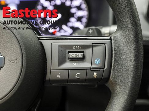 Used 2021 Nissan Rogue SV image 16