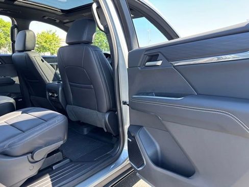 New 2026 GMC Acadia Elevation w/ Elevation Premium Package FWD image 38