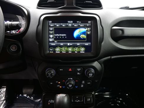 Used 2023 Jeep Renegade Latitude AWD/4WD image 17