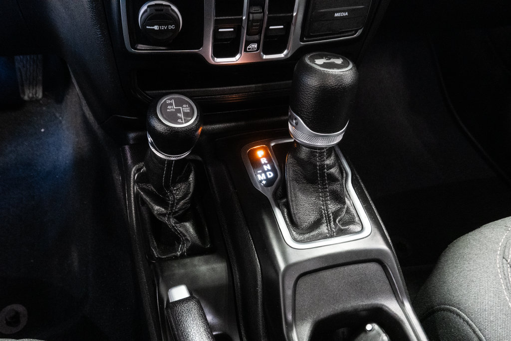 Used 2024 Jeep Wrangler Unlimited w/ Convenience Group AWD/4WD image 24