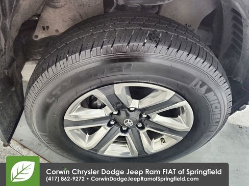 Used 2017 Toyota Tacoma Limited image 32