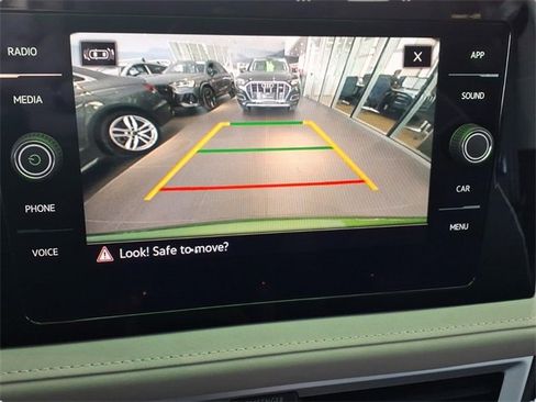 Used 2025 Volkswagen Taos SE w/ Panoramic Sunroof Package image 23