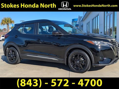 Used 2022 Nissan Kicks SR w/ Premium Package image 2