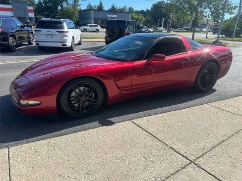 Used 2004 Chevrolet Corvette Coupe w/ Preferred Equipment Group RWD image 8