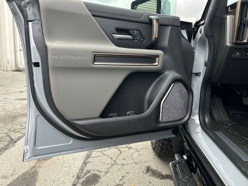 New 2025 GMC Hummer EV 2X w/ Extreme Off-Road Package image 10