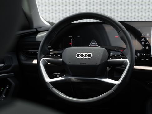 Certified 2025 Audi Q5 Premium w/ Convenience Package AWD/4WD image 9