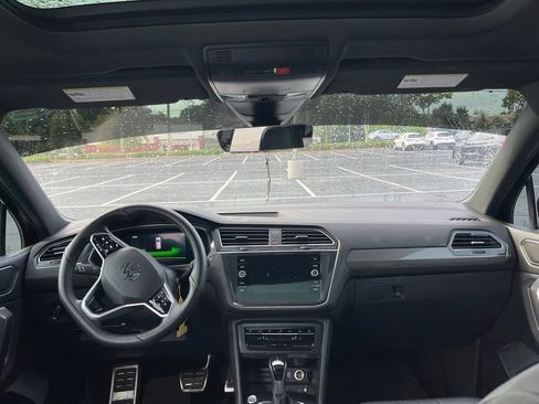 Used 2022 Volkswagen Tiguan SE R-Line FWD image 5