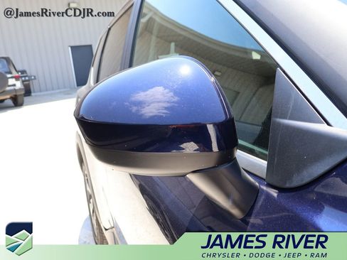Used 2025 Nissan Rogue SV AWD/4WD image 11