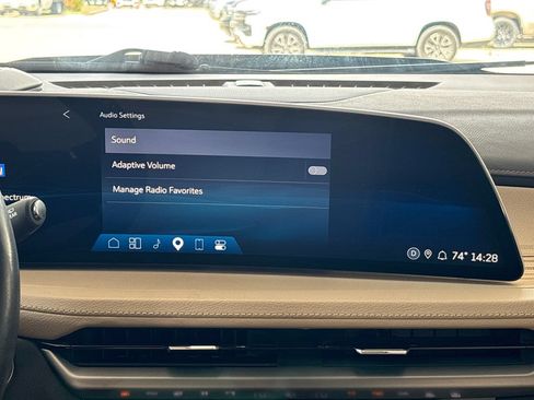 Used 2024 Cadillac XT4 Premium Luxury w/ Active Safety Package FWD image 28