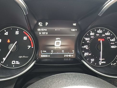 Used 2018 Alfa Romeo Giulia AWD image 22