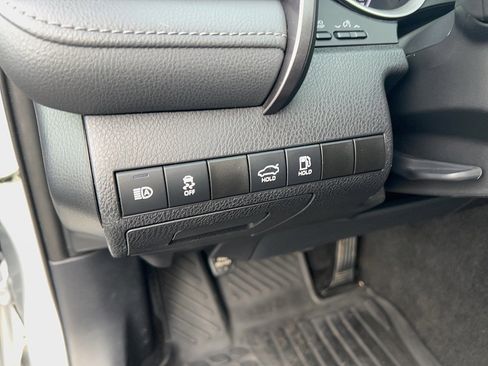 Used 2022 Toyota Camry LE image 28