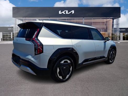 Used 2024 Kia EV9 Land AWD/4WD image 6