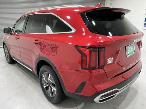 Used 2022 Kia Sorento S image 6